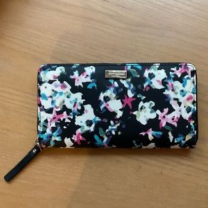 Kate Spade NWT Floral Bifold Large Wallet